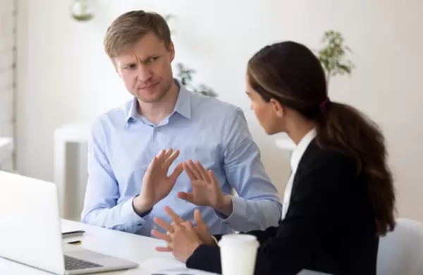 Cómo manejar eficazmente a un empleado de bajo rendimiento