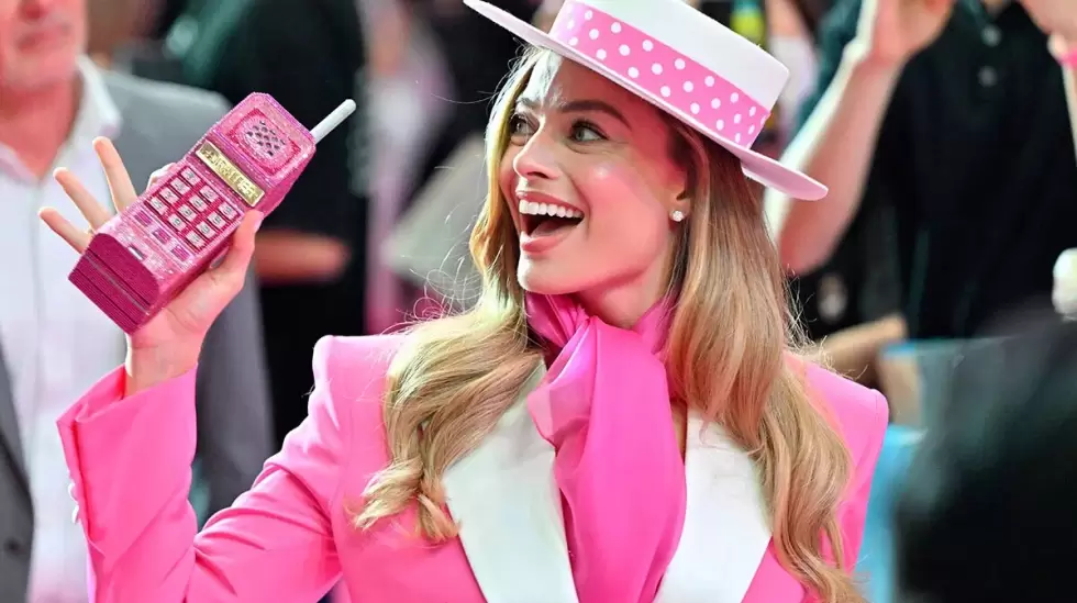 Barbie con Smartphone - Celular - Margot Robbie