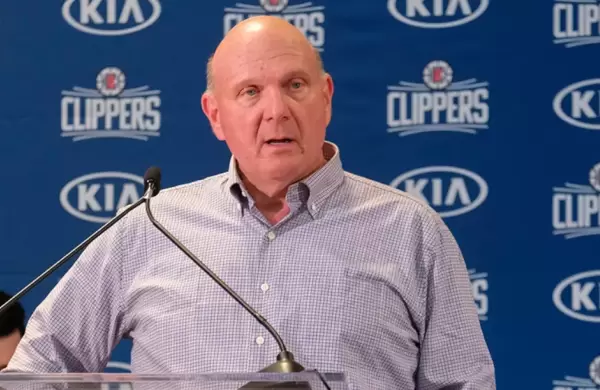 El poderoso empresario de los Clippers que fue CEO de Microsoft anunció el lanzamiento de una nueva marca: de qué se trata
