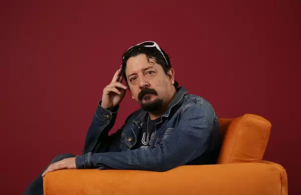 El viaje del guitarrista ecuatoriano que llevó su música a Hollywood