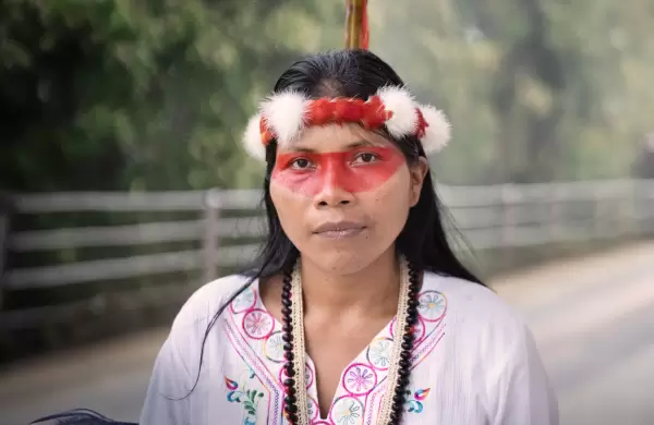 Nemonte Nenquimo, reconocida junto a Jane Fonda y John Kerry
