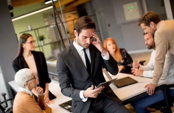 Negocio riesgoso: 8 señales de que la adicción al trabajo podría estar dañando tu salud y tu carrera