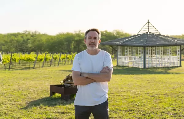 Creó una bodega a 65 km de Buenos Aires y ahora apuesta por la Costa argentina: la historia de Casa Gamboa