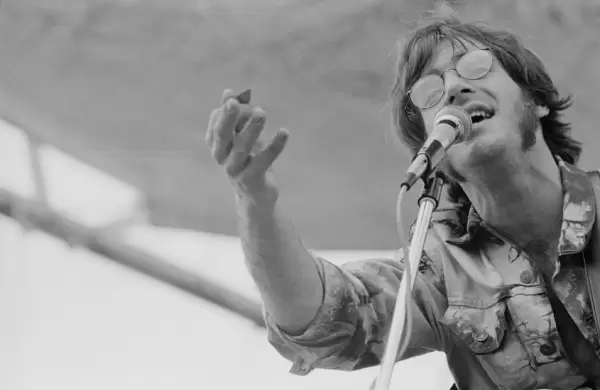 Así será la subasta de instrumentos, joyas y ropa de los Beatles, los Stones, Queen y más