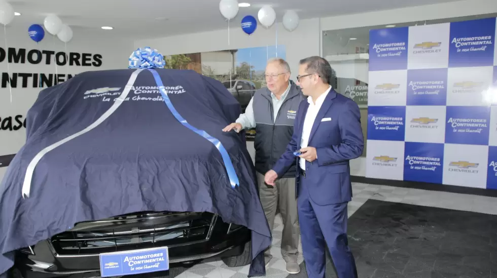 Entrega de camioneta de campeonato de golf de Forbes Ecuador