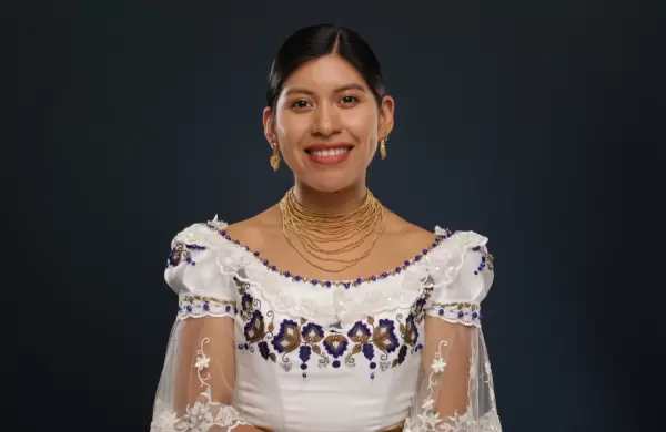 Vendía blusas a sus compañeras de la universidad; hoy se hace escuchar en New York, Egipto, Harvard y Alemania