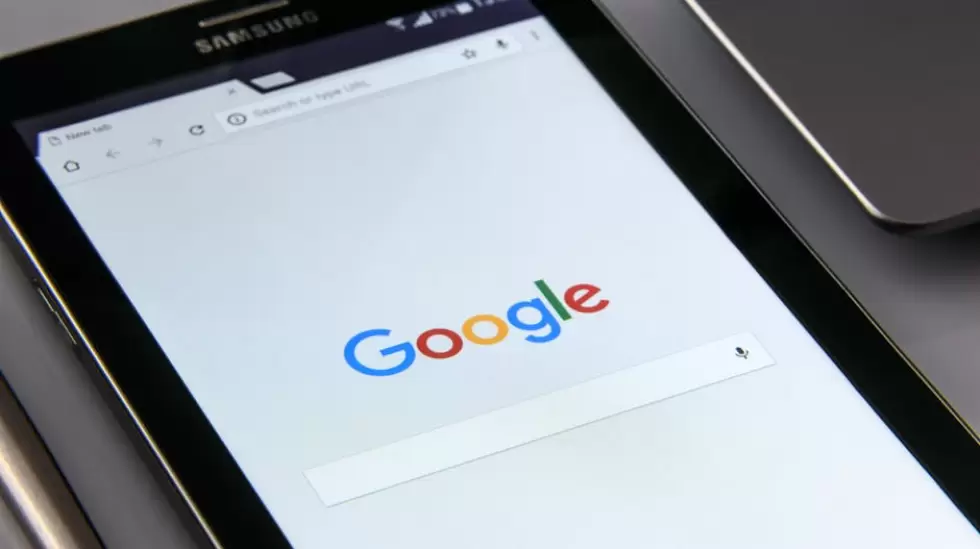 Pantalla De Tableta Samsung Negra Navegador De Google En Pantalla