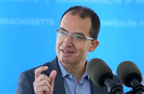 Las acciones de Moderna se desplomaron al nivel más bajo en cuatro años: qué pasó