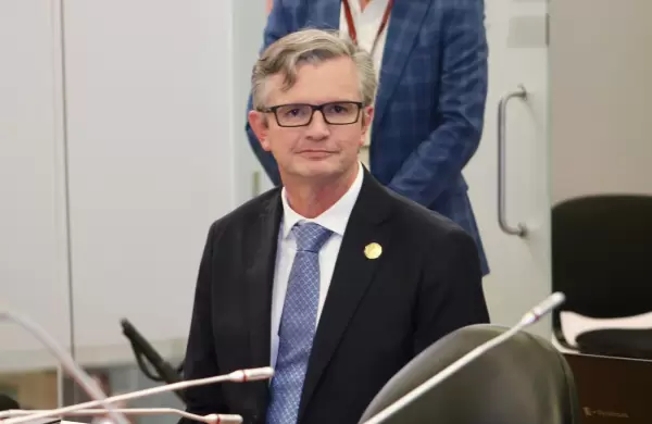 Cuando suba la gasolina habrá compensaciones, según el Ministro de Economía