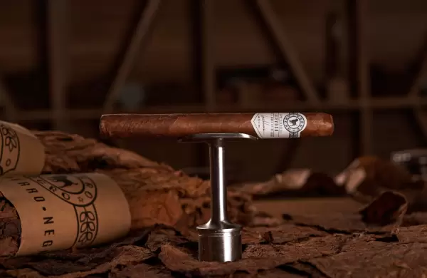 Fumar un 'Perro negro'