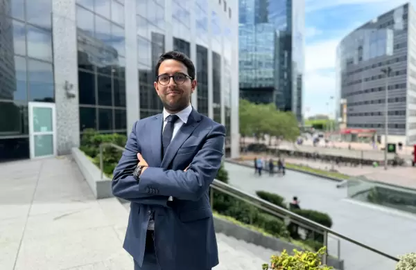 Protagoniza una carrera profesional que lo llevó a un banco francés top