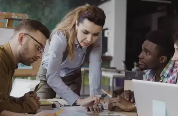 Adis al CEO a tiempo completo: as funciona el liderazgo fraccional que optimiza costos y talentos