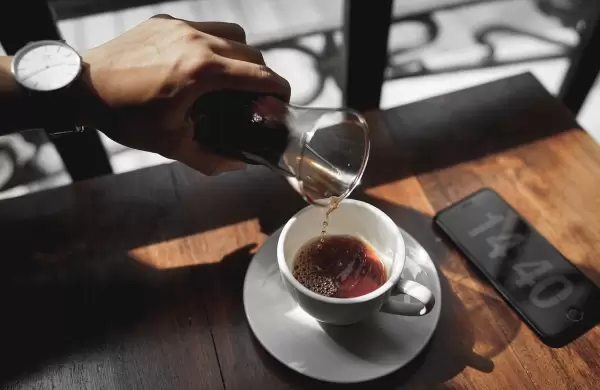 "No gusta pasar a tomar una tacita de caf?"