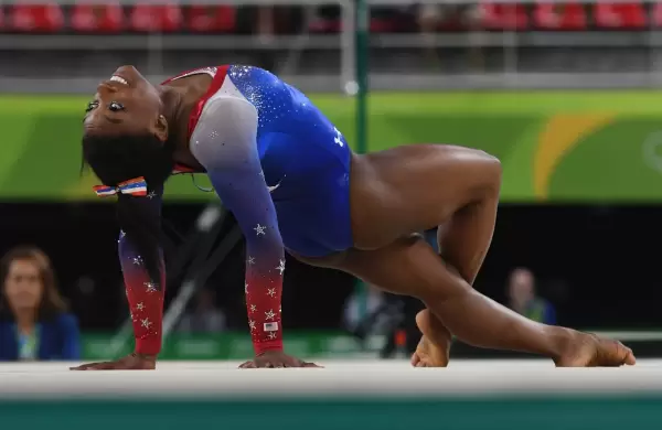 Simone Biles se convierte en la gimnasta olmpica estadounidense ms condecorada tras ganar la final por equipos