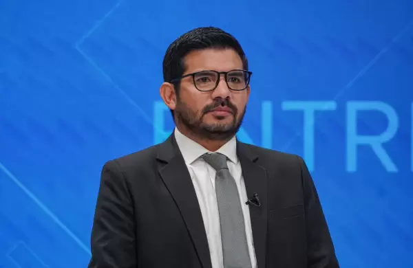 Ecuador contrata 250 MW para afrontar crisis energtica; la barcaza turca ya lleg