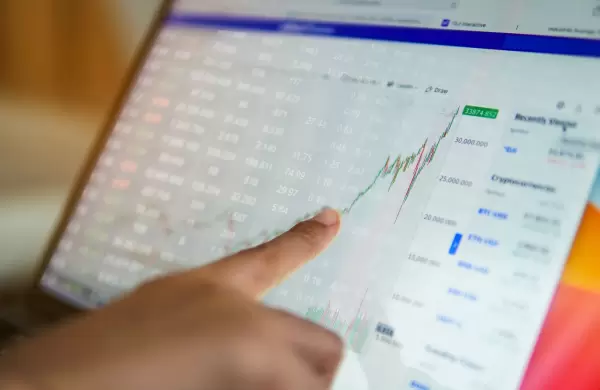 Dos acciones más atractivas que Amazon para invertir en este momento