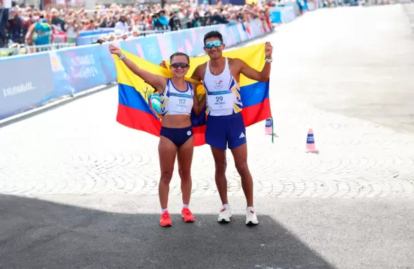 Marchistas ecuatorianos brillan en Pars: Pintado y Morejn logran la plata en relevos mixtos