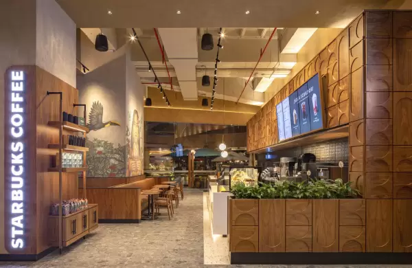 Las acciones de Starbucks se dispararon 21% en 2025 pero el incremento del precio del caf complica sus perspectivas