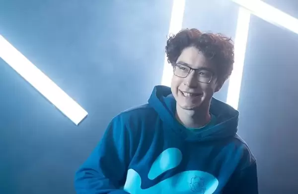 Tiene 21 aos, ms de 10 millones de suscriptores en YouTube y un equipo de 90 personas