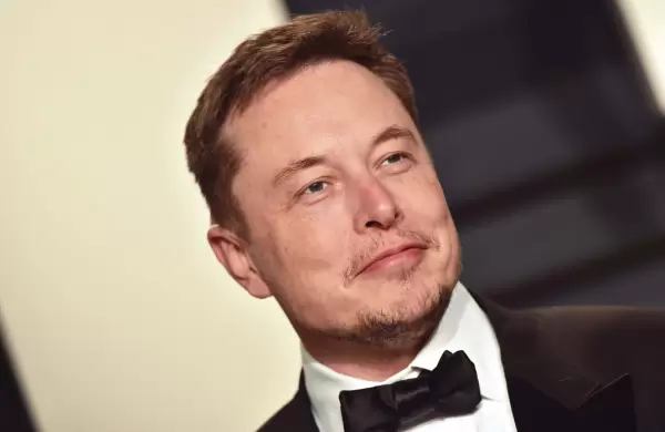 Las acciones de Tesla se están quedando cada vez más atrás de sus pares tecnológicos y la diferencia se estira cerca de un 30%