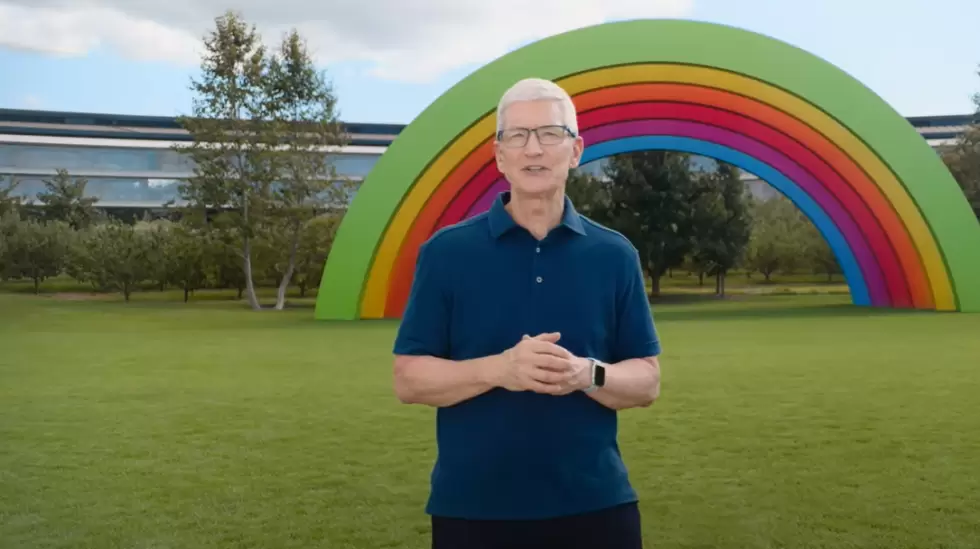 Tim Cook presentando Iphone 16