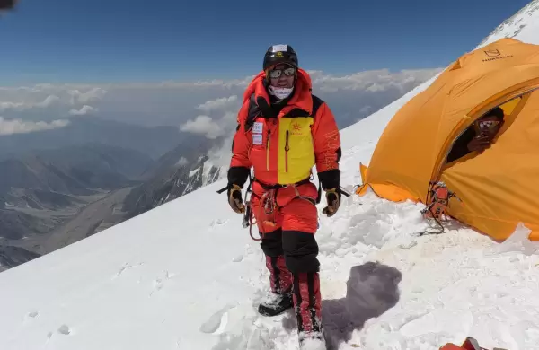 El costo de llegar a las montañas conocidas como las 'ochomil'
