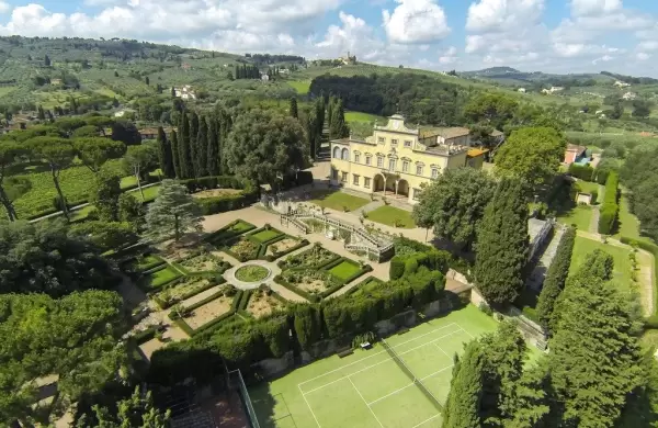 As es la Villa Mona Lisa, la obra maestra de 20 millones de dlares de la Toscana