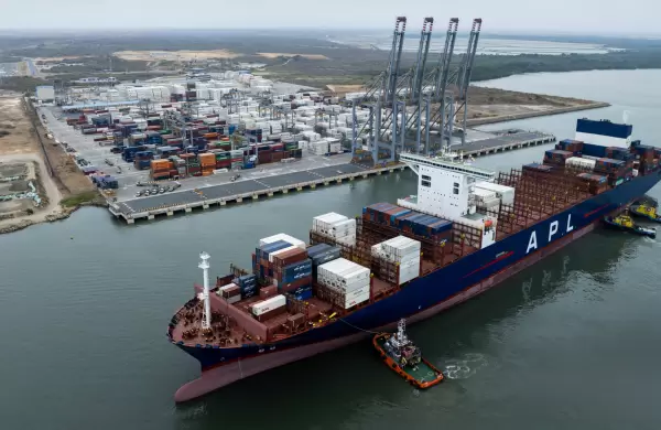 Un hito portuario marca el arribo del buque APL Fullerton a Posorja