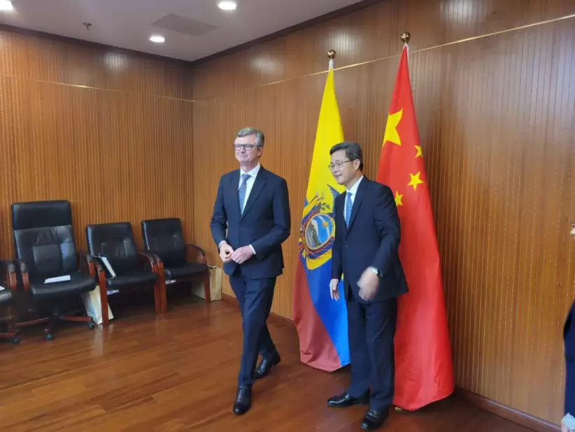 Ministro de Economa y Finanzas, Juan Carlos Vega, en China.