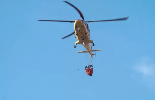 Incendios en Quito: Bomberos efectúan labores de enfriamiento, remoción y monitoreo