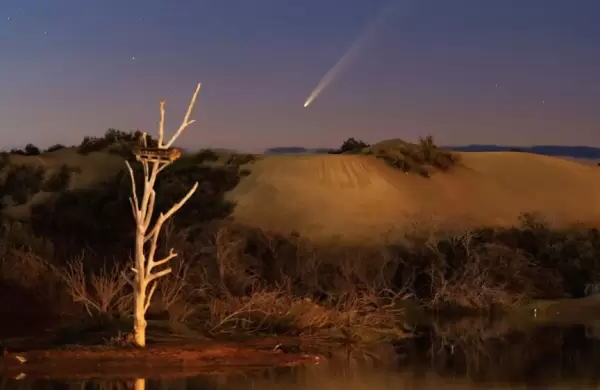 El Cometa Tsuchinshan-Atlas despliega toda su magia al amanecer: Las increbles fotos que lo destacan entre los mejores del siglo