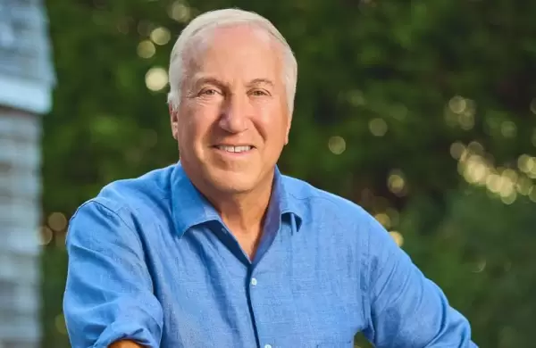 La fascinante historia de cómo un ex vendedor de zapatos se convirtió en el tercer mayor propietario inmobiliario de EE.UU.