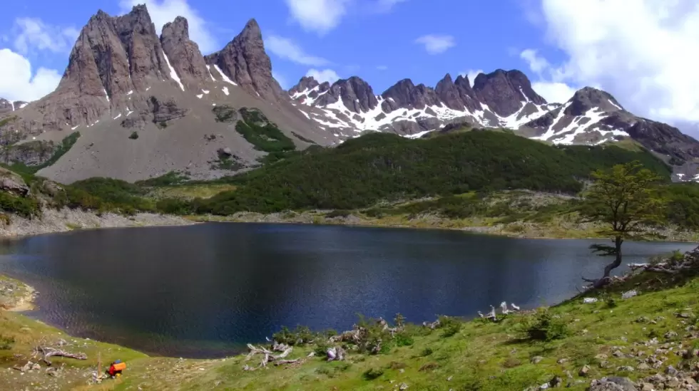 La cordillera de los Dientes de Navarino en la isla Navarino, Chile.