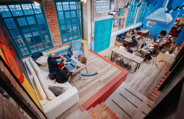 Los espacios de coworking suman nuevos usuarios debido a los apagones