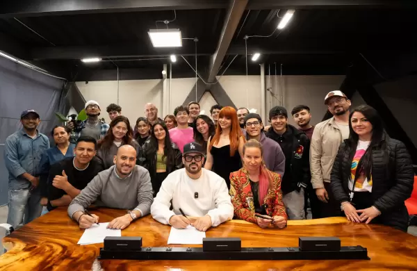 La new generation de músicos ecuatorianos firma con Warner Music