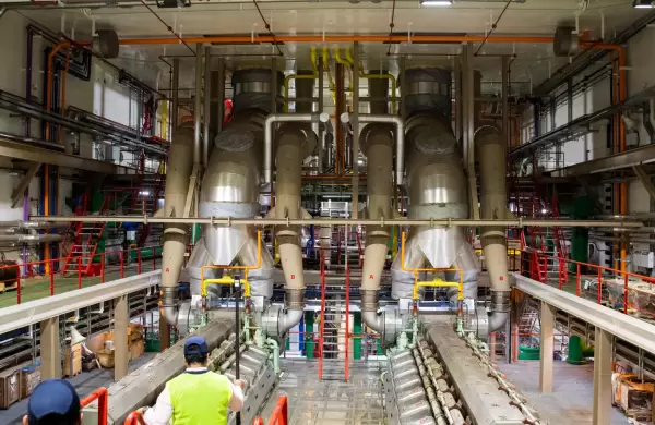 ¿Cuánto generó el buque energético en su primer mes de operación?