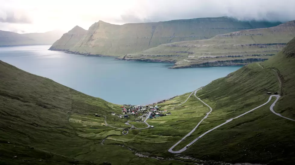 Vista del fiordo de Funningur en las Islas Feroe