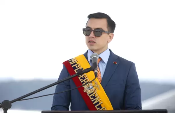 Noboa decreta feriado el 31 de octubre; será el más largo del año