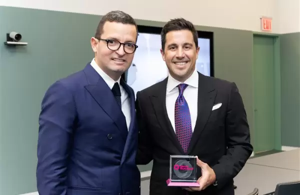 Banco Guayaquil alcanza una emisin por US$ 300 millones para impulsar el desarrollo productivo.