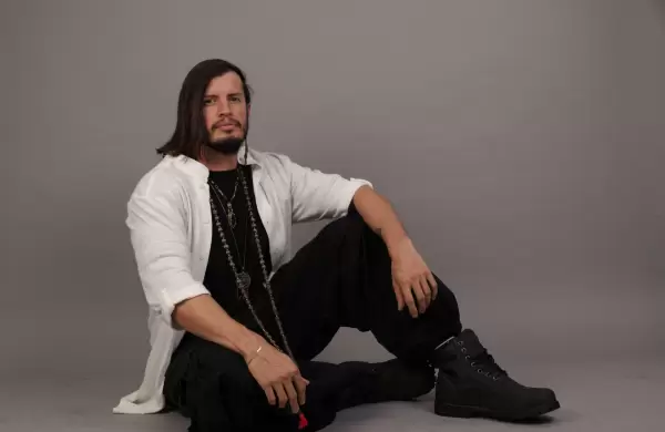 Fútbol + música + Barcelona = un quiteño disruptivo