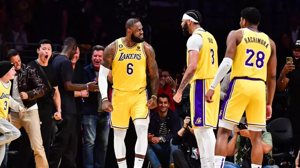 Los Angeles Lakers pasarn a manos deMark Walter, dueo de los Dodgers, por una