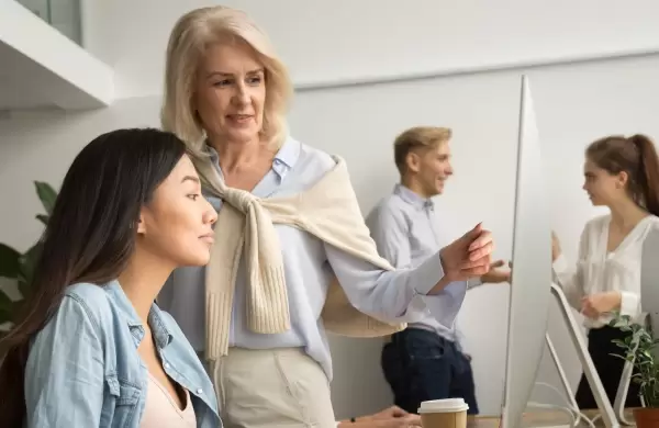 Por qu las mujeres mayores de 50 aos son el futuro de los negocios