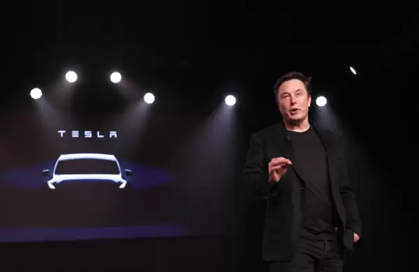 Quin es el alto ejecutivo al que Musk acaba de despedir tras el fracaso del Cybertruck?