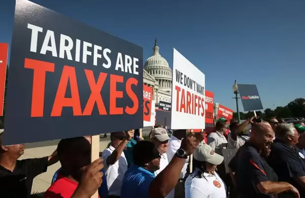 Trump planea aplicar aranceles del 25 % a Canad y Mxico