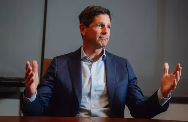 Charles Schwab se disparó un 8% en Wall Street tras reportar sólidos balances