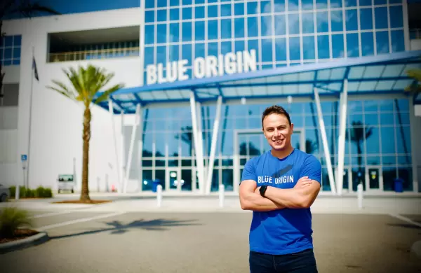 10, 9, 8... el ecuatoriano que diseña sistemas para Blue Origin, la firma espacial de Jeff Bezos