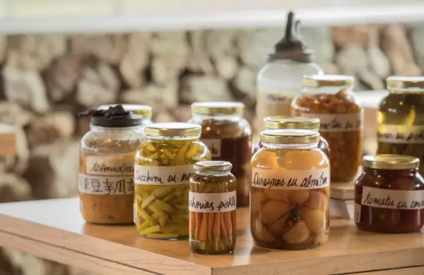 Almorzar entre viñedos en un restaurante recomendado por la Guía Michelin: la experiencia de Quimera Bistro