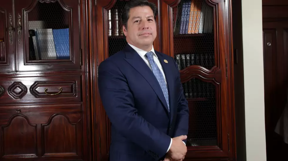 Luis Cabezas Superintendente de Compaias Quito - Ecuador