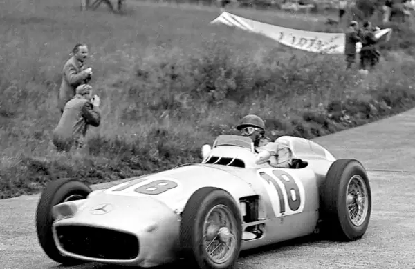 El Mercedes con el que Fangio hizo historia se vendió a una cifra récord de US$ 53,9 millones en una subasta