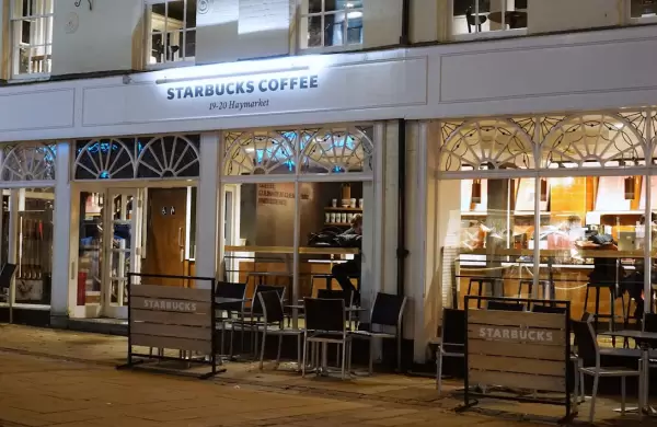 Starbucks cerrará tiendas y eliminará 900 empleos en una reestructuración de US$ 1.000 millones en Norteamérica